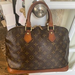 Beautiful vintage Louis Vuitton Alma Handbag